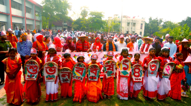 বাংলার ঢাক-ঢোল বাজিয়ে ১লা বৈশাখ উদযাপন 